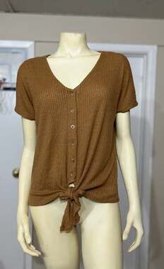 Women ribbed knit button/tie top
